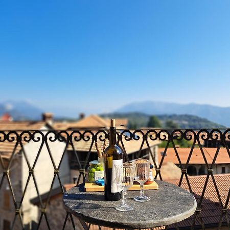 Appartamento Storico Con Giardino Soleggiato - B&B Via Rinaldi Arto Centonara Exteriör bild