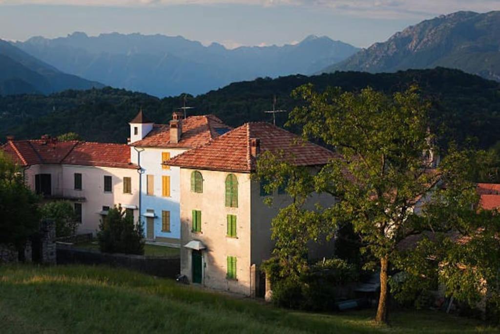 Appartamento Storico Con Giardino Soleggiato - B&B Via Rinaldi Arto Centonara Exteriör bild