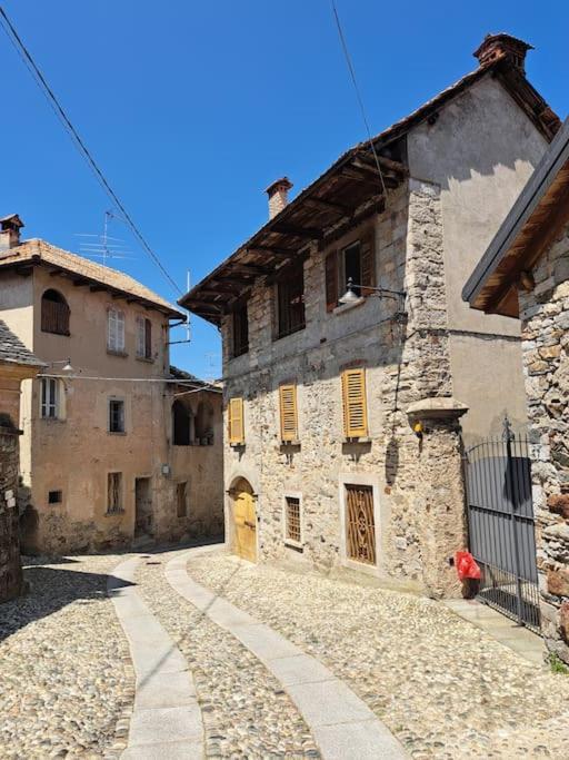 Appartamento Storico Con Giardino Soleggiato - B&B Via Rinaldi Arto Centonara Exteriör bild