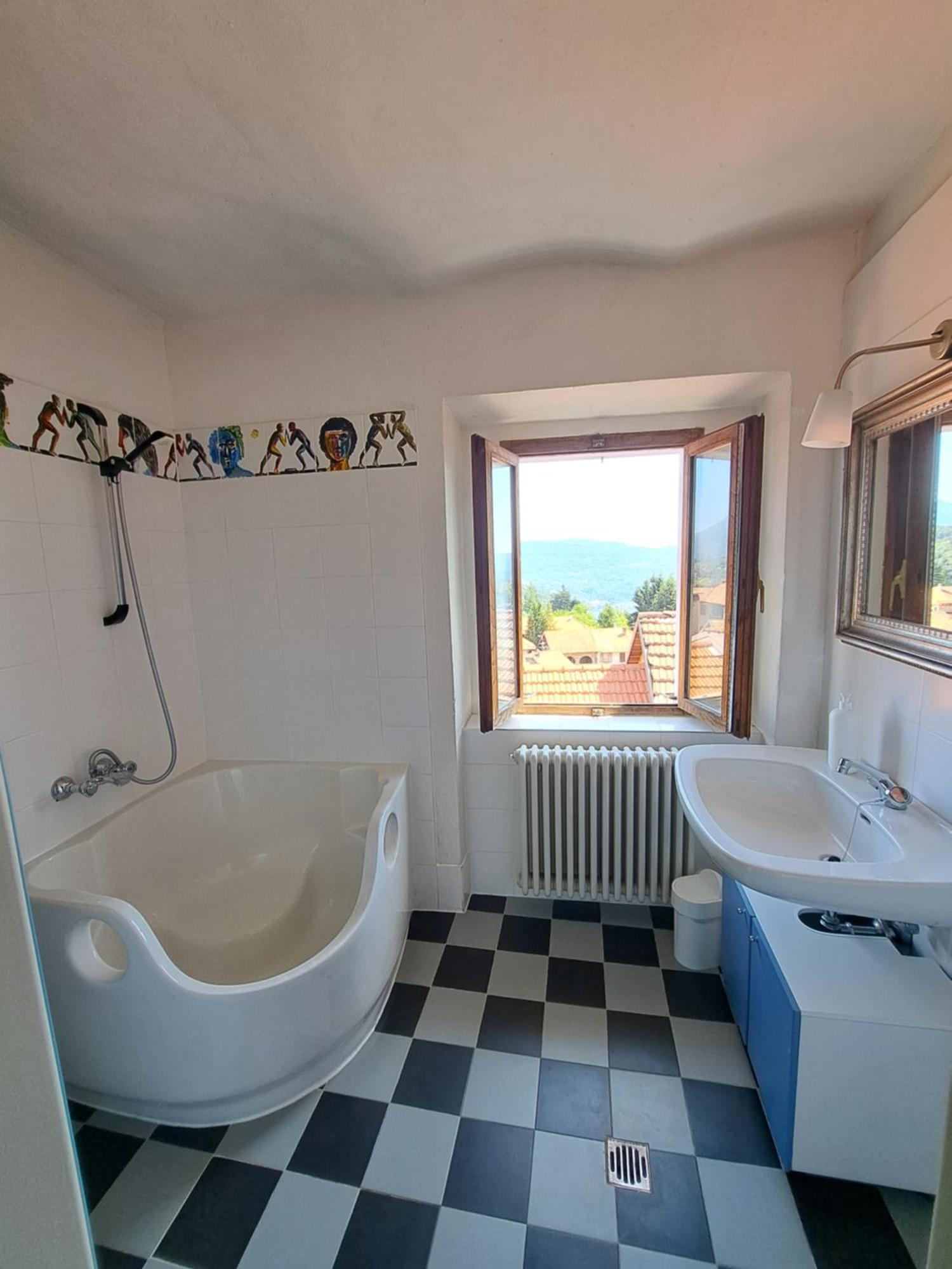 Appartamento Storico Con Giardino Soleggiato - B&B Via Rinaldi Arto Centonara Exteriör bild